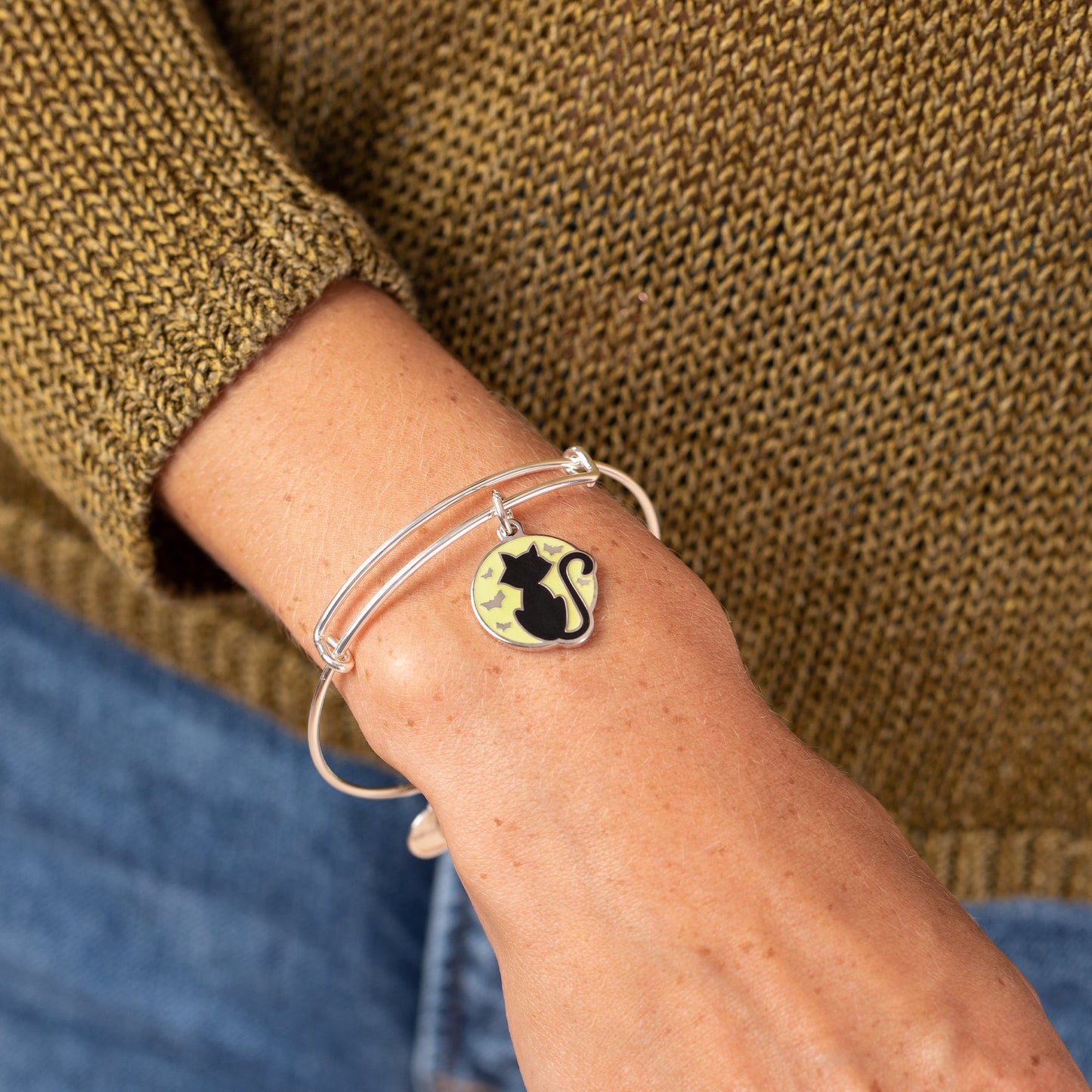 Black Cat Charm Bangle, Color